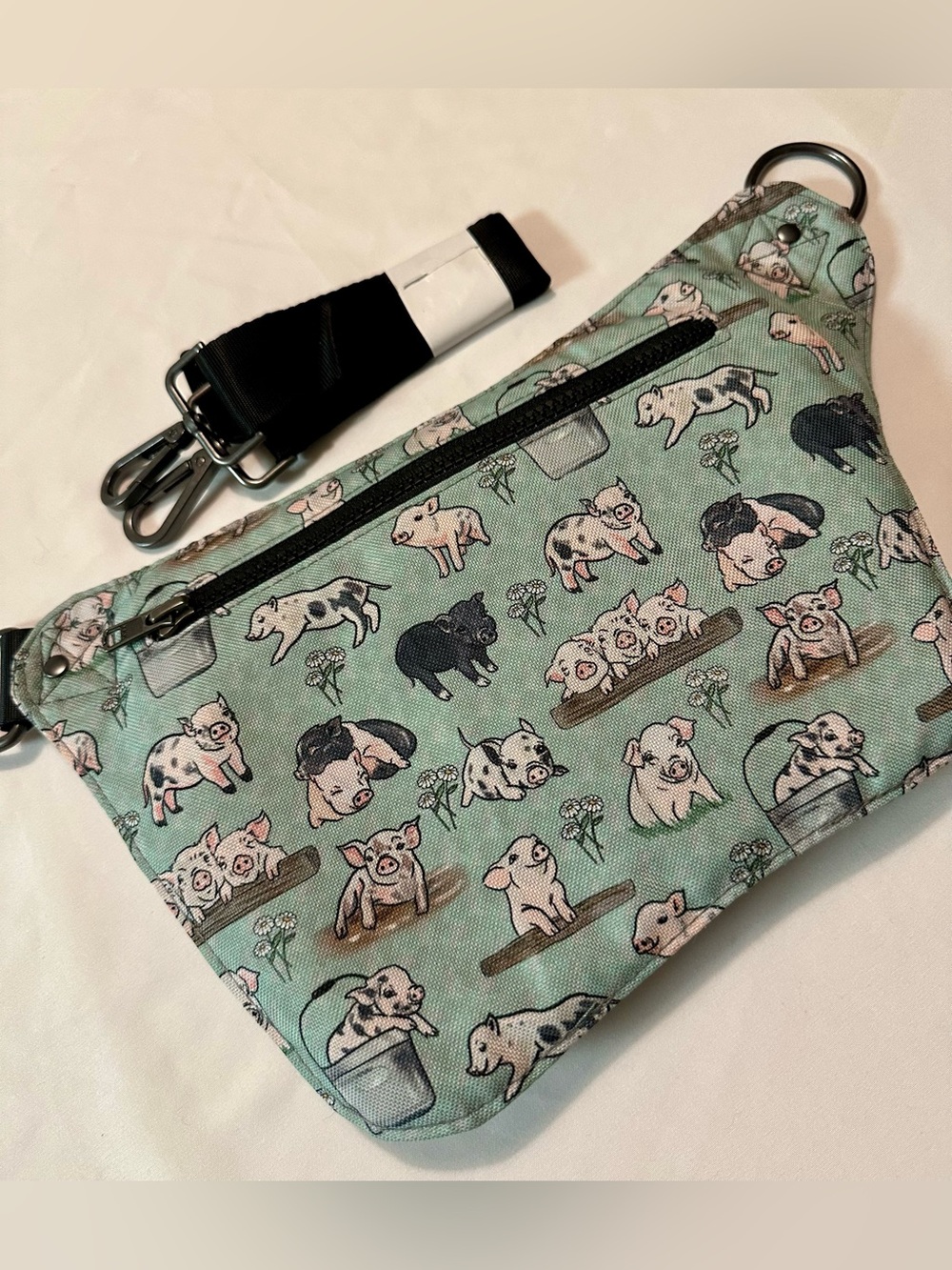 Sipsey Wilder Barnyard Pig Waist Pack – New - Picture 5 of 7